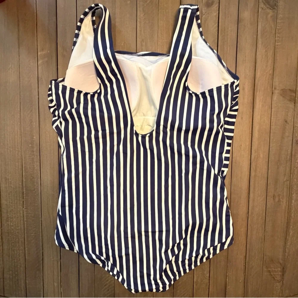 NWOT Lands' End Women's Chlorine Resistant Soft Cup Tugless Swimsuit size 22W L - Picture 7 of 11